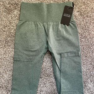 NVGTN NWT green no contour leggings